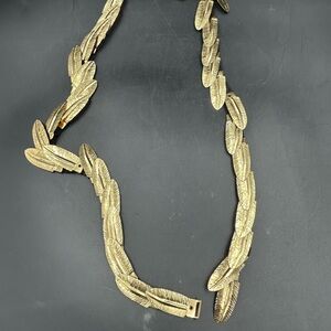 Gold toned elastic Leaf-feather belt
